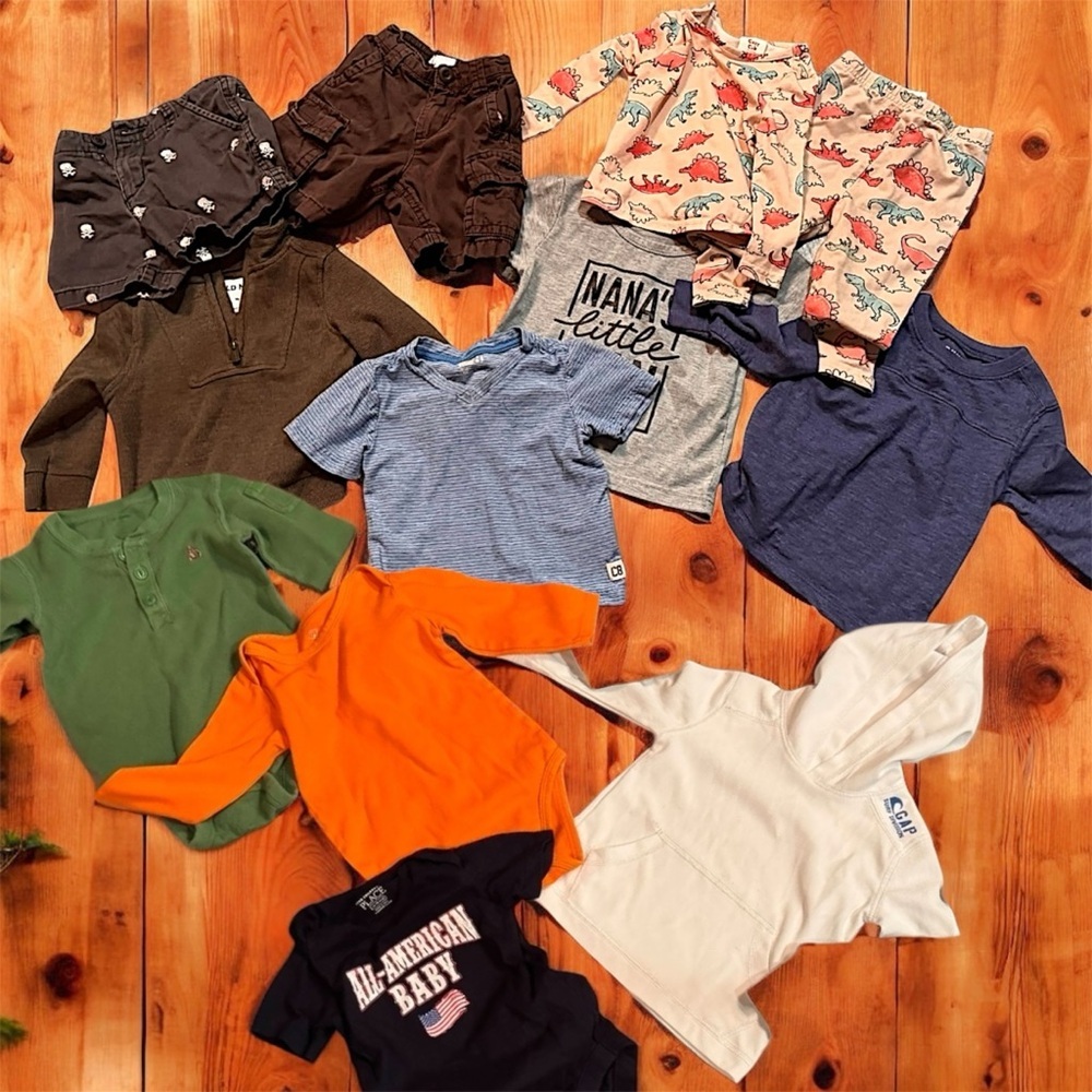 12pc bundle lot 18-24m 3onesie 1pants 2hoodies 2shorts 3shirts 1pj set no stains
